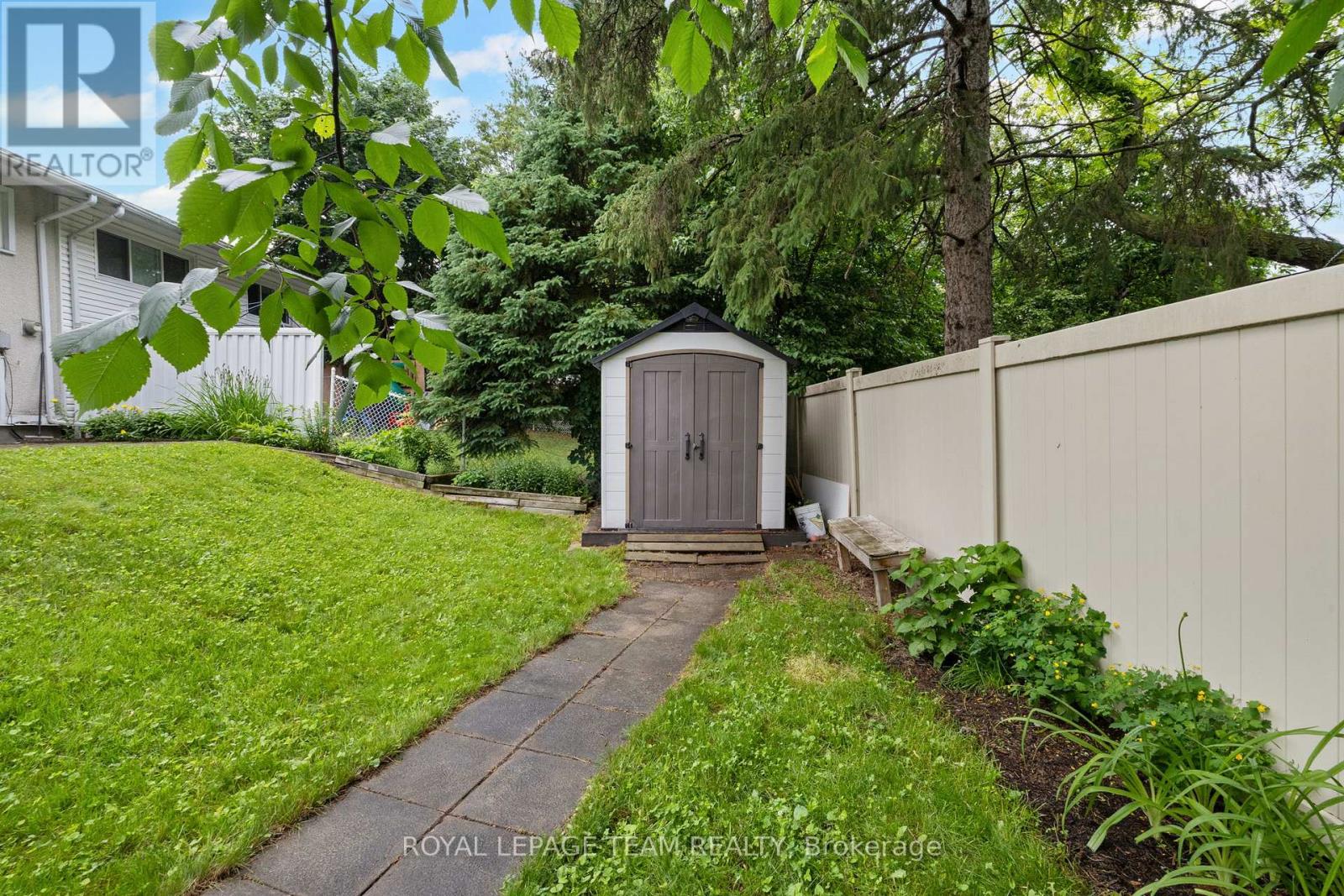 40 WOODMOUNT CRESCENT - 31