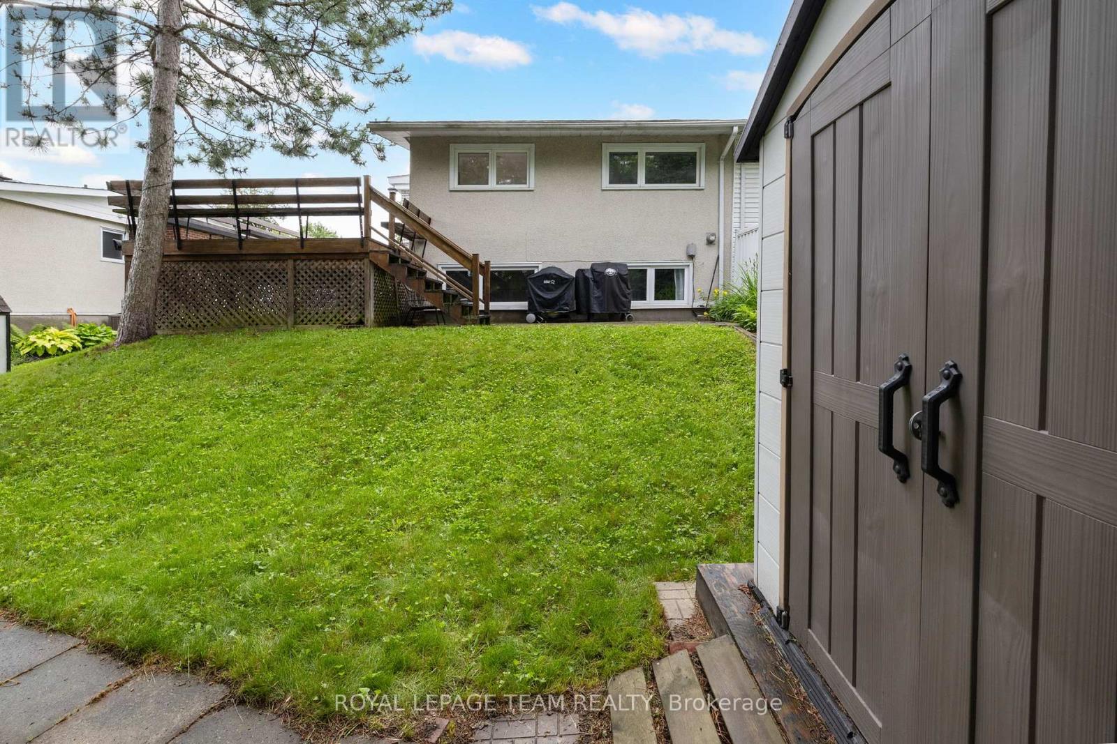 40 WOODMOUNT CRESCENT - 32
