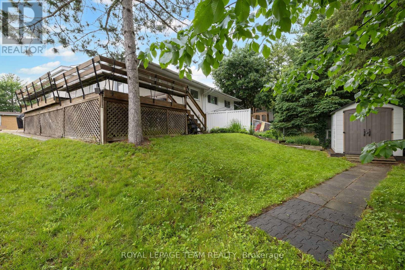 40 WOODMOUNT CRESCENT - 33