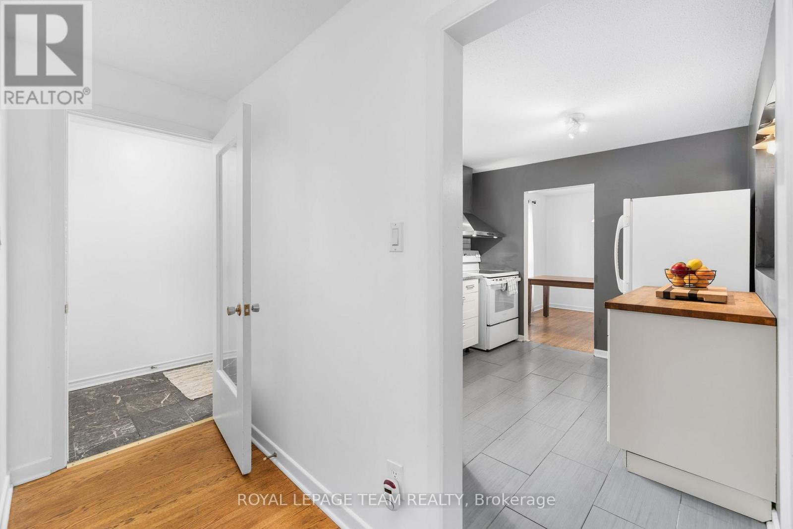 40 WOODMOUNT CRESCENT - 4