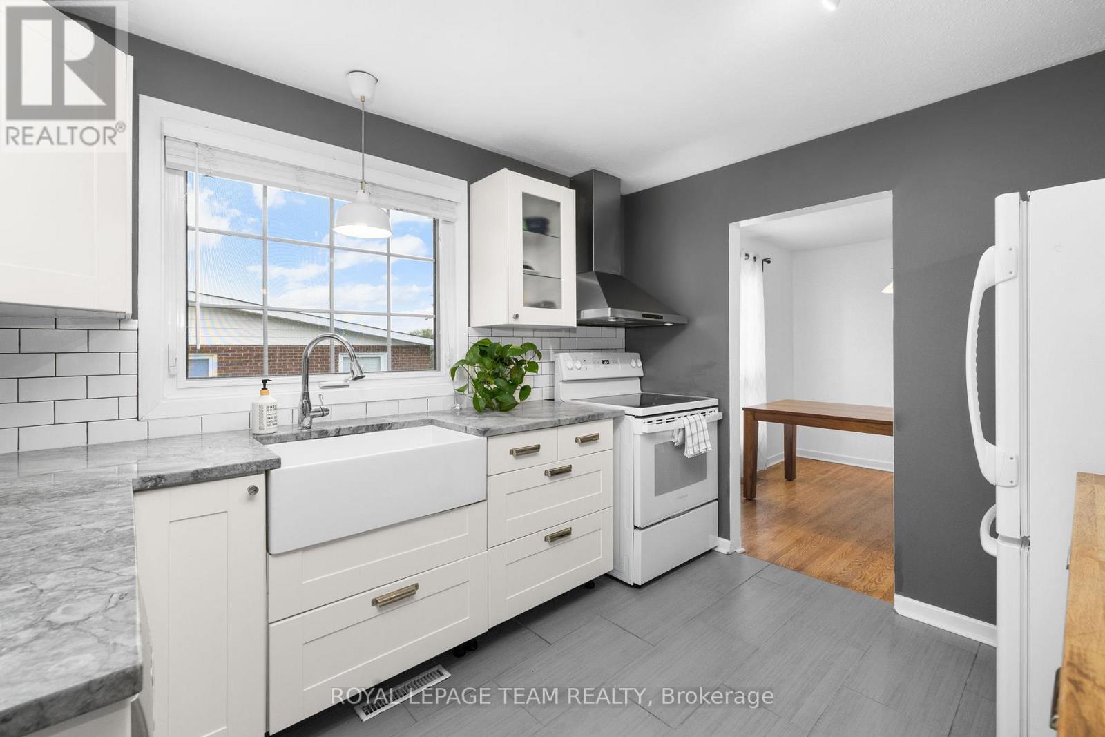 40 WOODMOUNT CRESCENT - 5