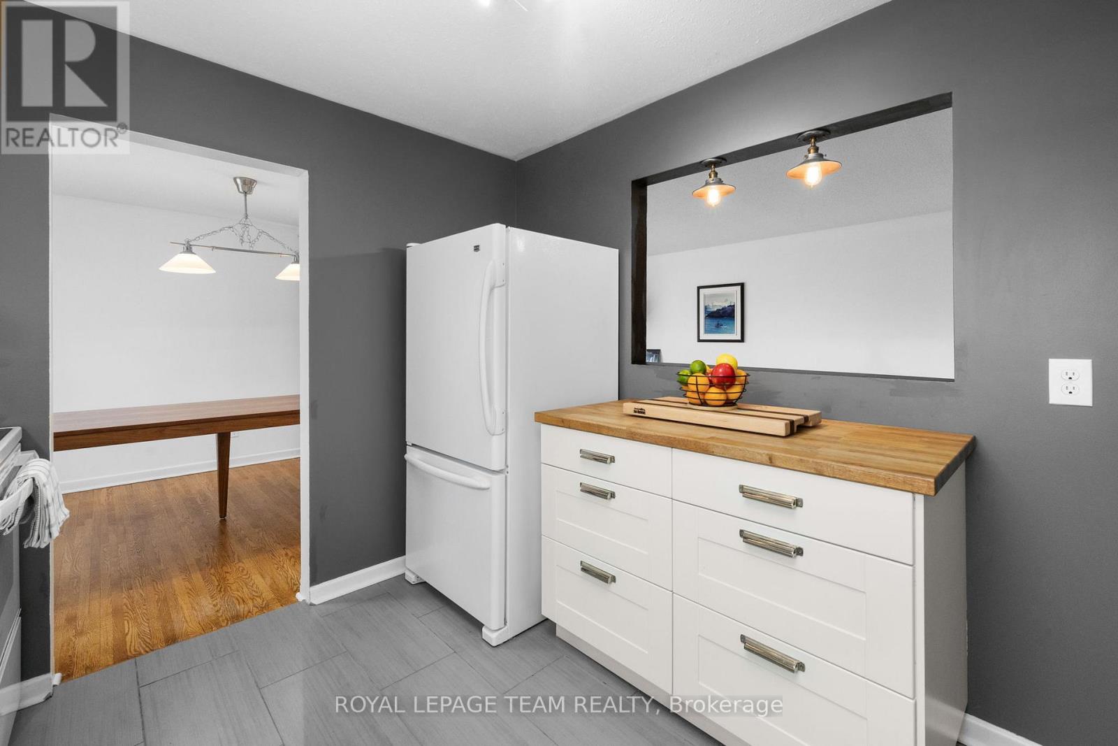 40 WOODMOUNT CRESCENT - 6