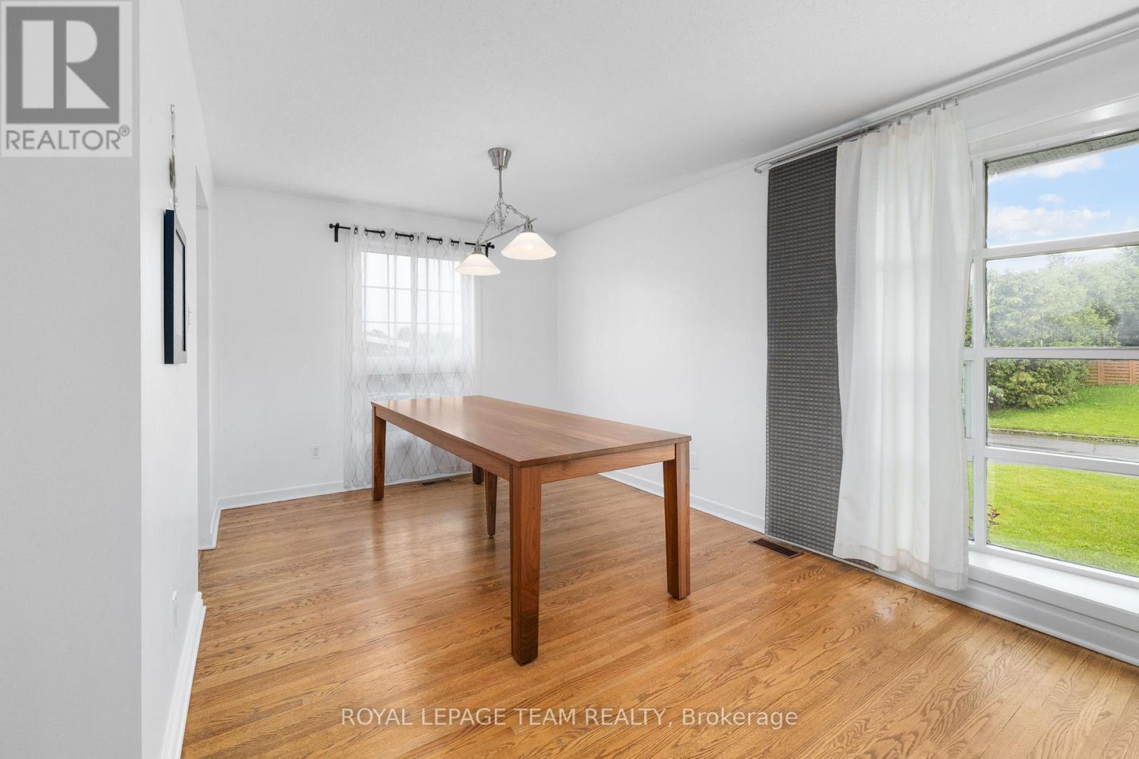 40 WOODMOUNT CRESCENT - 8
