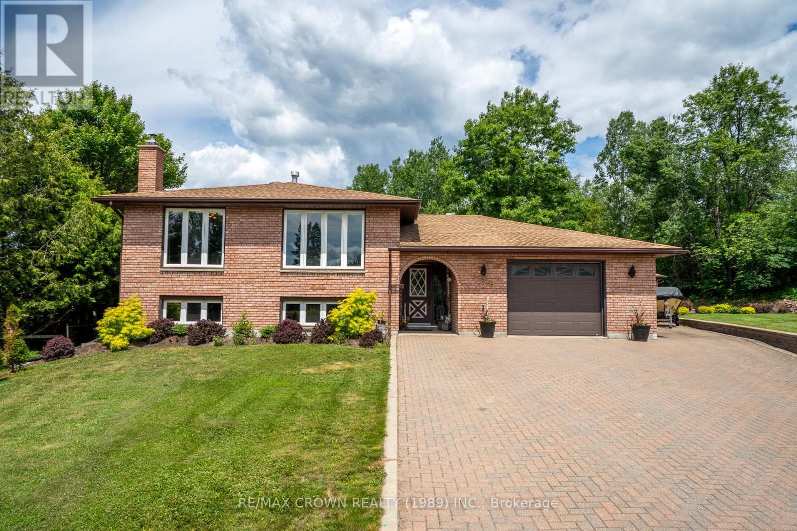 789 LAURENTIAN AVENUE - 1