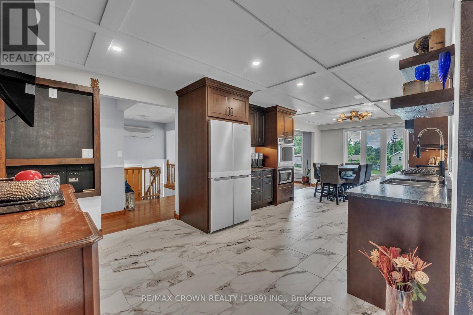 789 LAURENTIAN AVENUE - 10