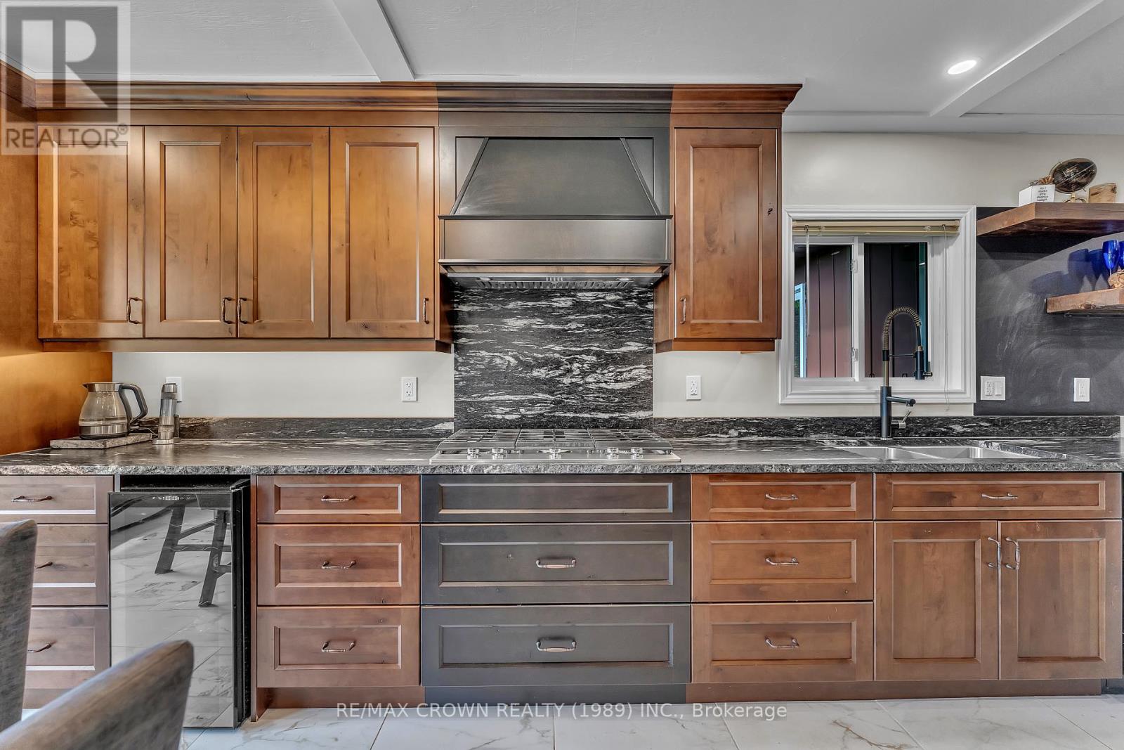 789 LAURENTIAN AVENUE - 11