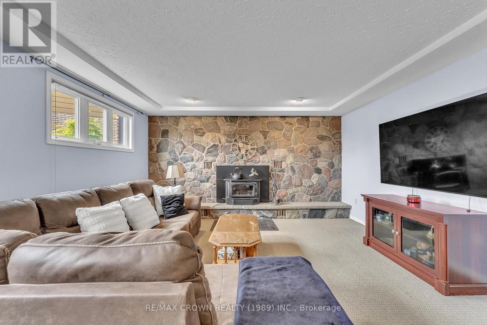 789 LAURENTIAN AVENUE - 27