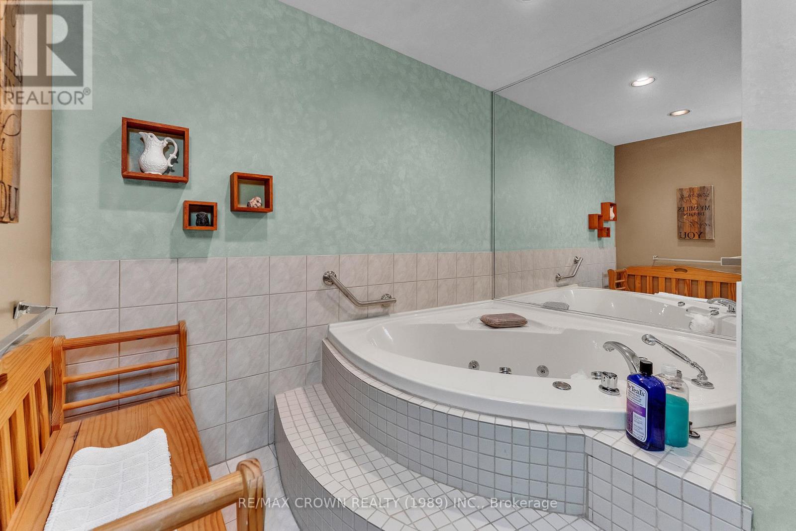 789 LAURENTIAN AVENUE - 33