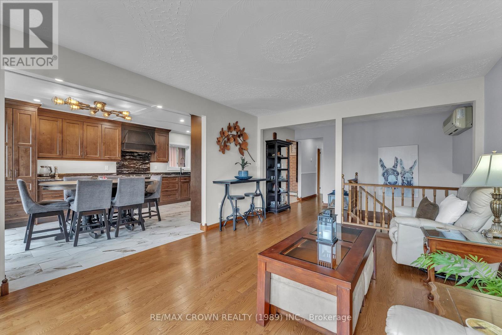 789 LAURENTIAN AVENUE - 4