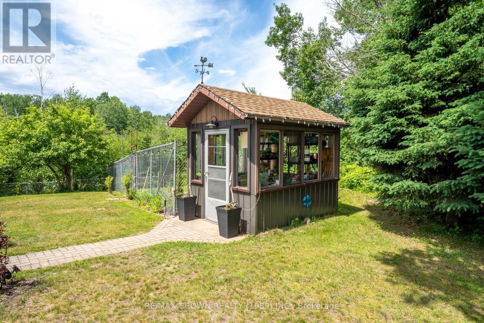 789 LAURENTIAN AVENUE - 43