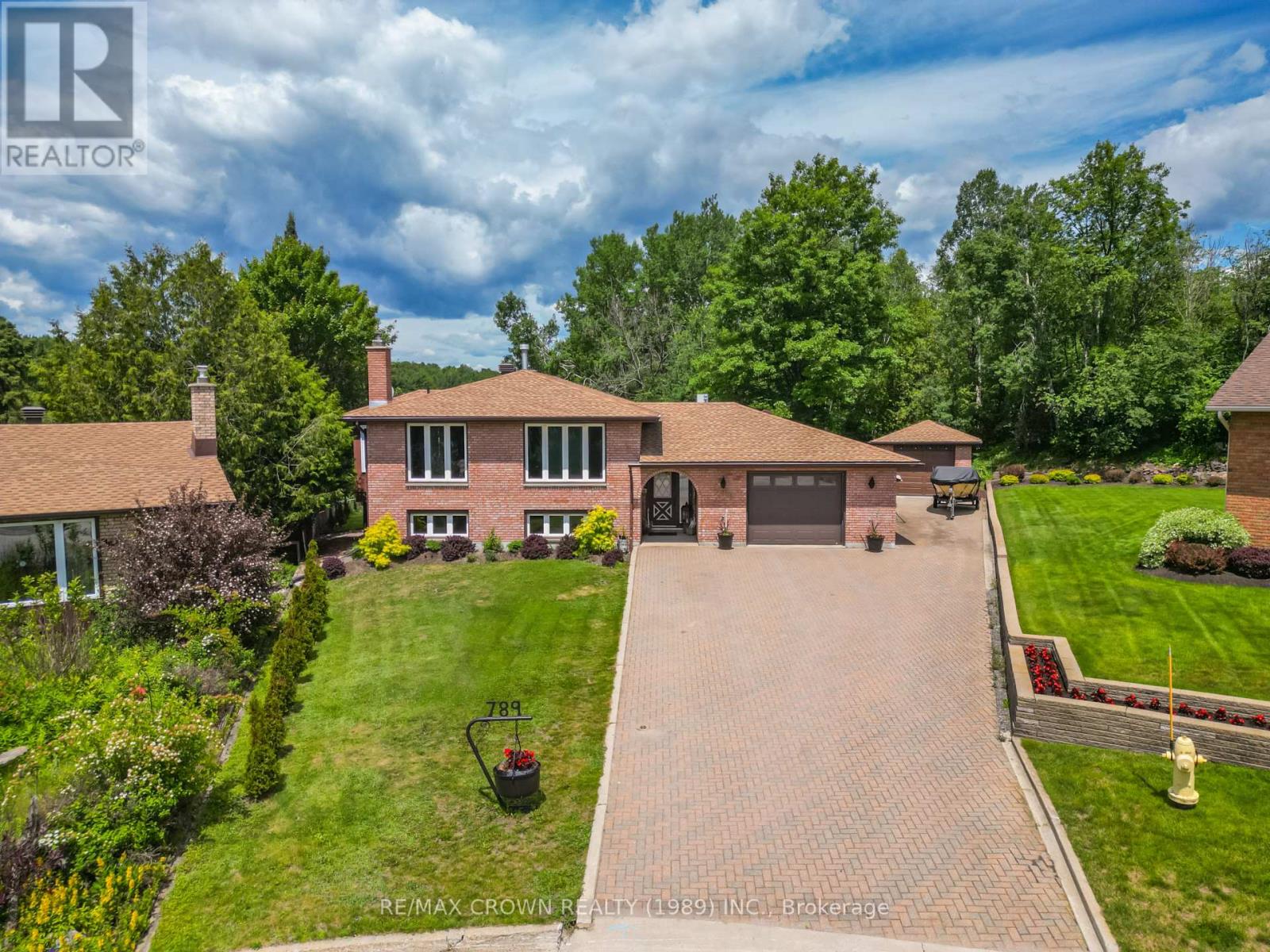 789 LAURENTIAN AVENUE - 44