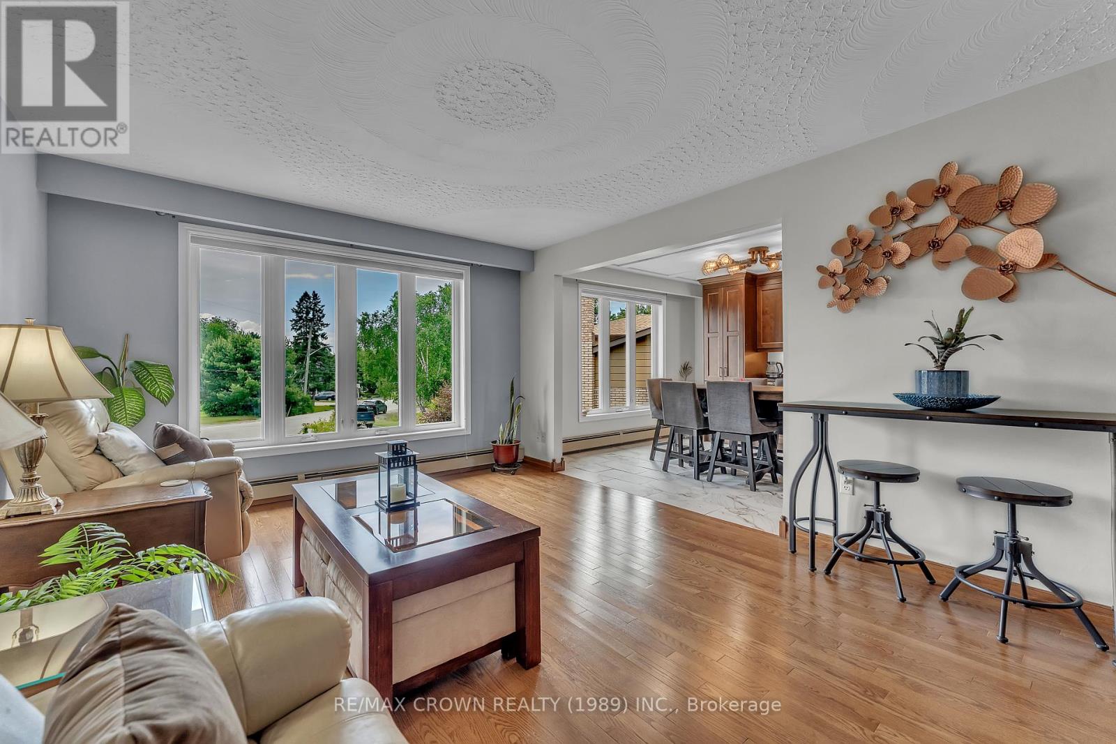 789 LAURENTIAN AVENUE - 5