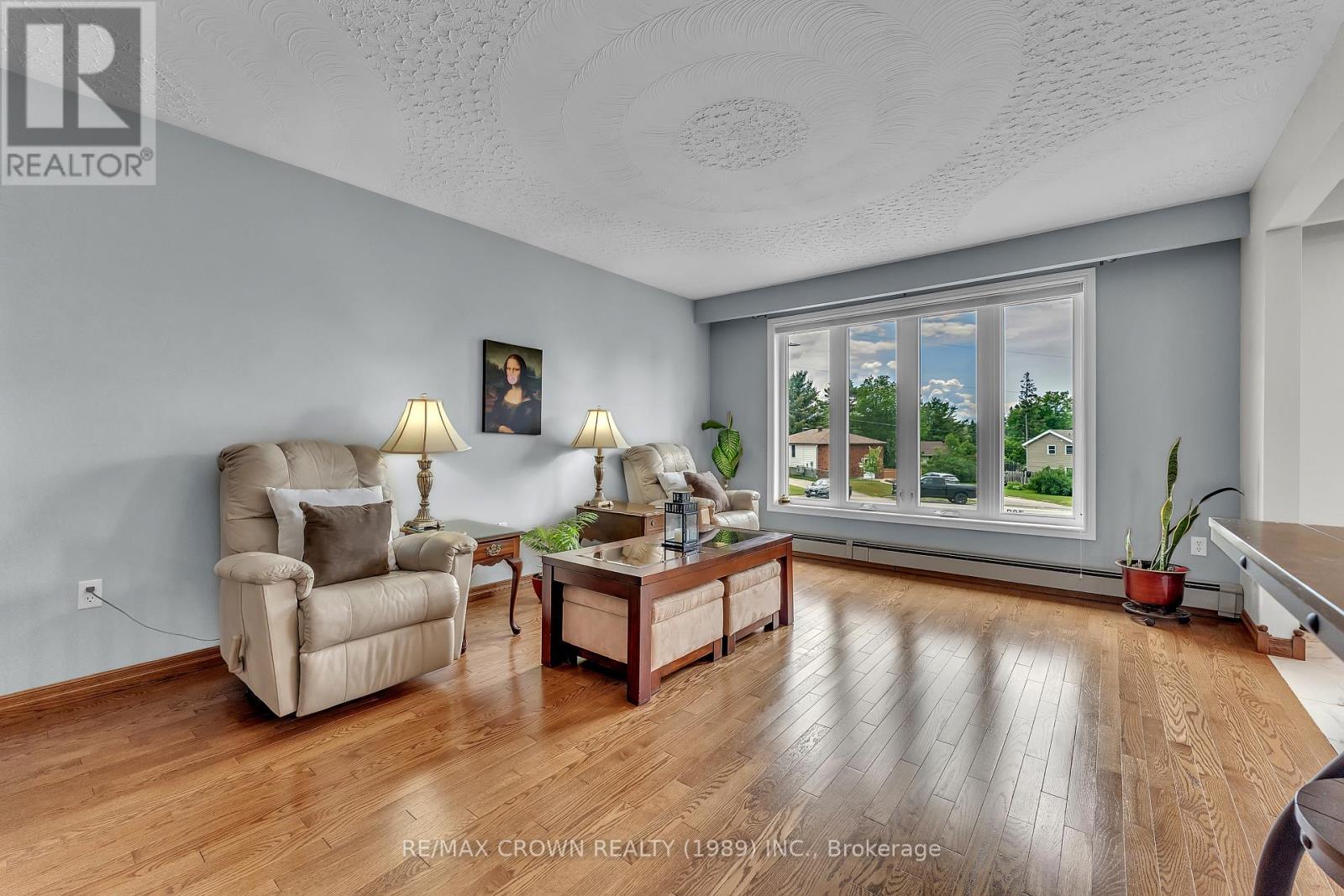 789 LAURENTIAN AVENUE - 6