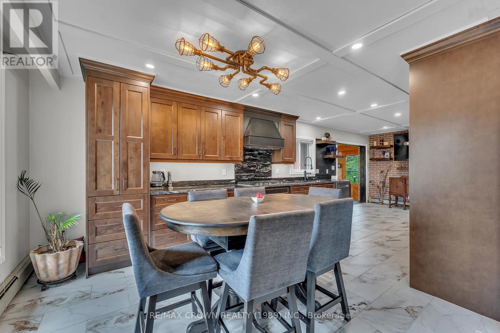 789 LAURENTIAN AVENUE - 8