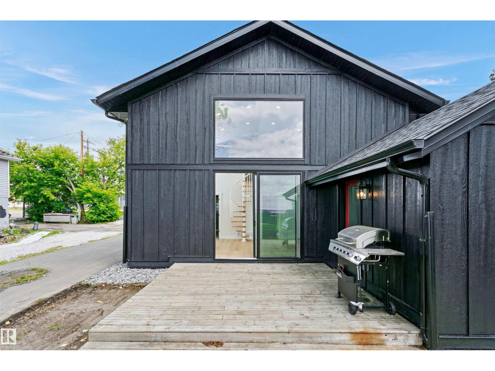 24, 55022 STE. ANNE TR - 33