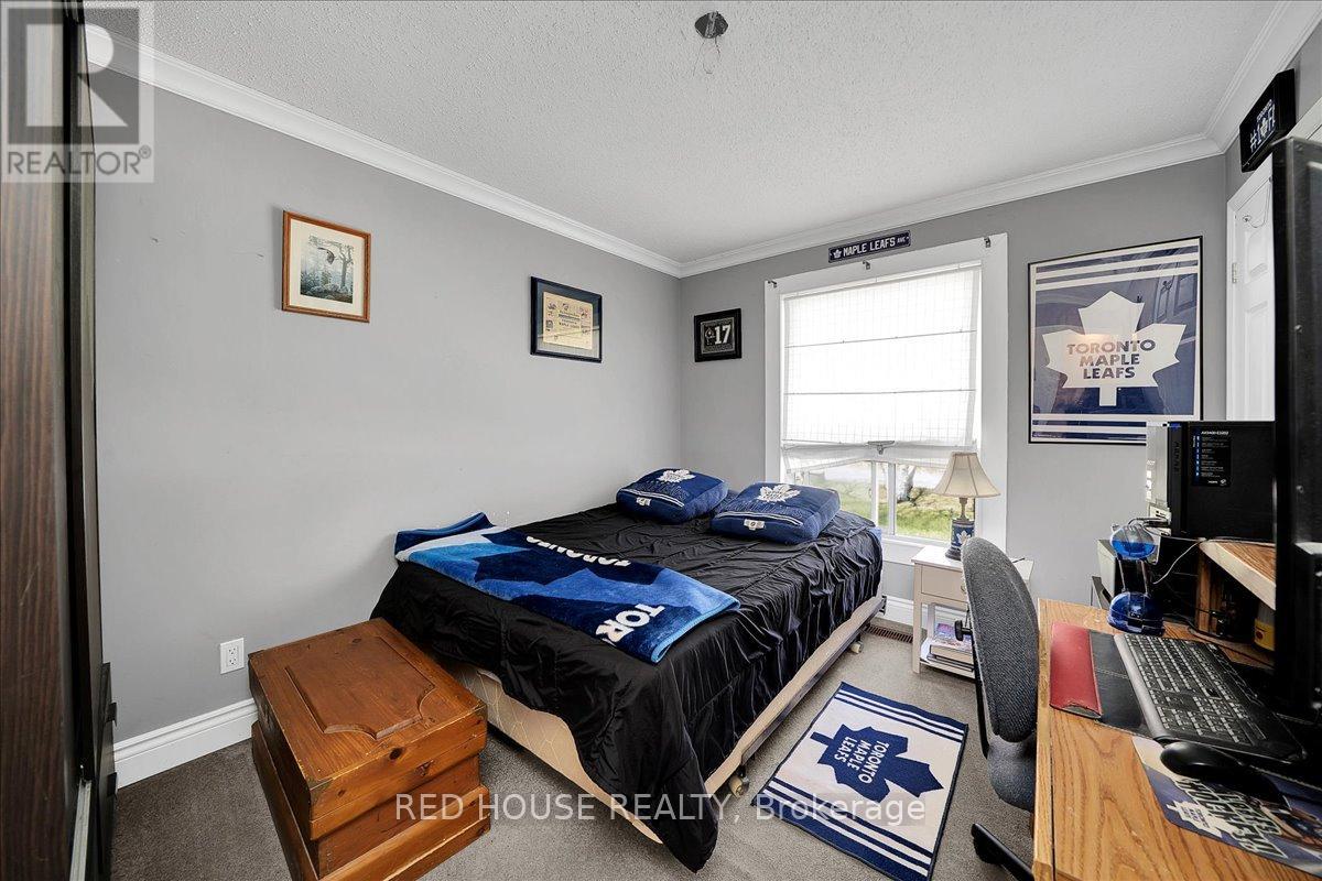 32 MCLEISH DRIVE - 18