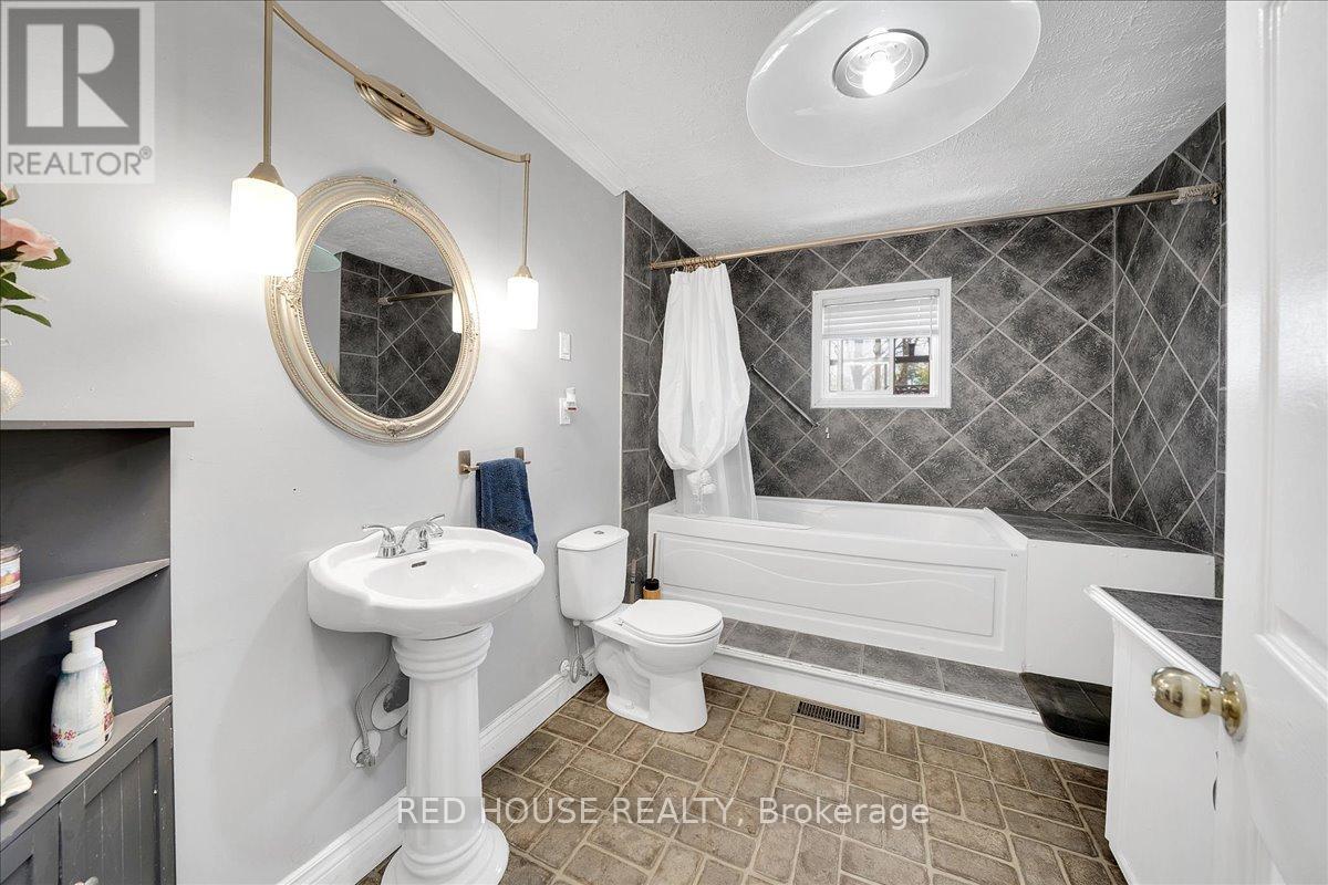 32 MCLEISH DRIVE - 19