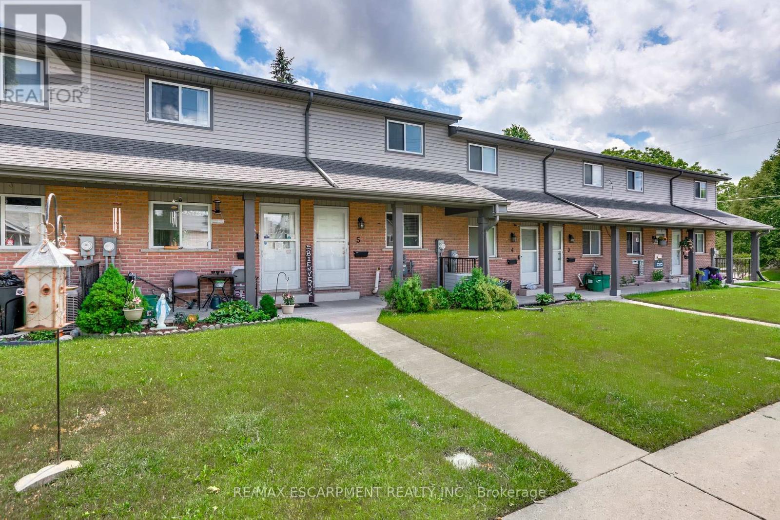 #5 900 JAMES STREET - 2