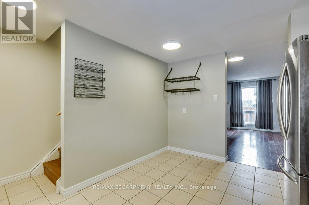 #5 900 JAMES STREET - 9