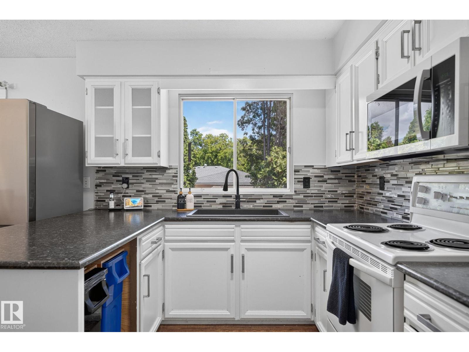 8517 95 B AV — photo 12
