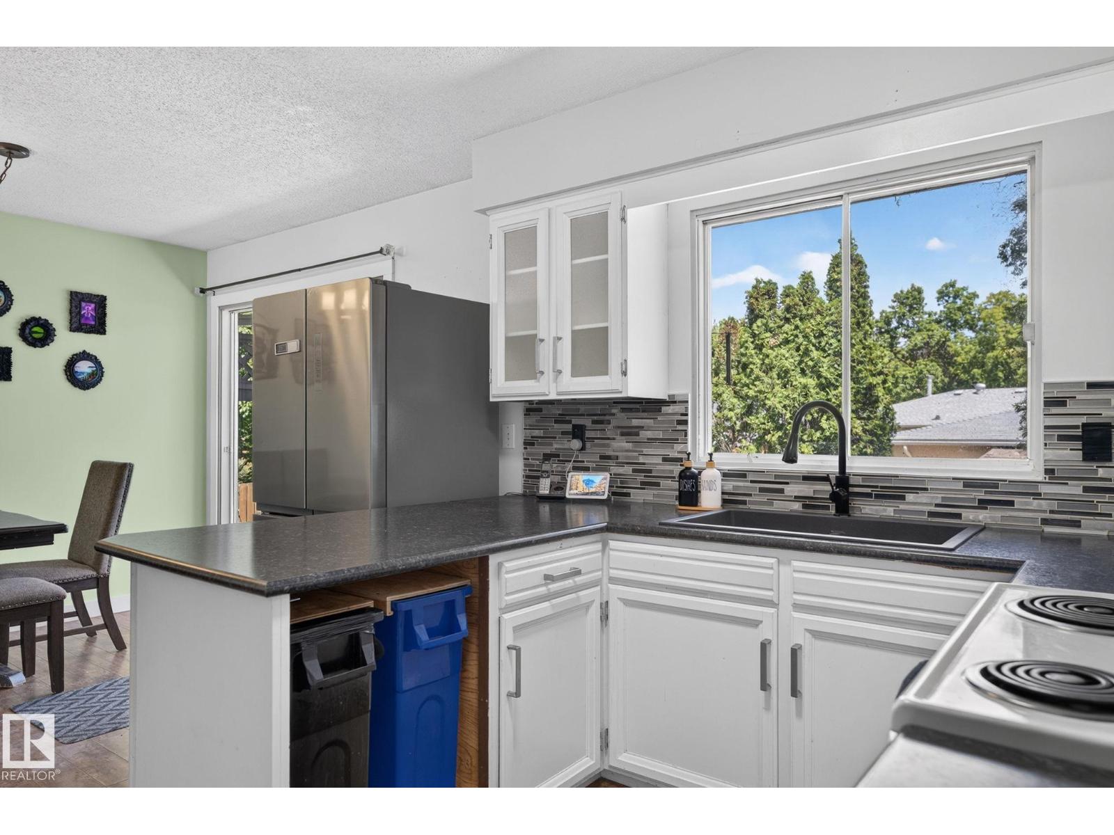 8517 95 B AV — photo 14