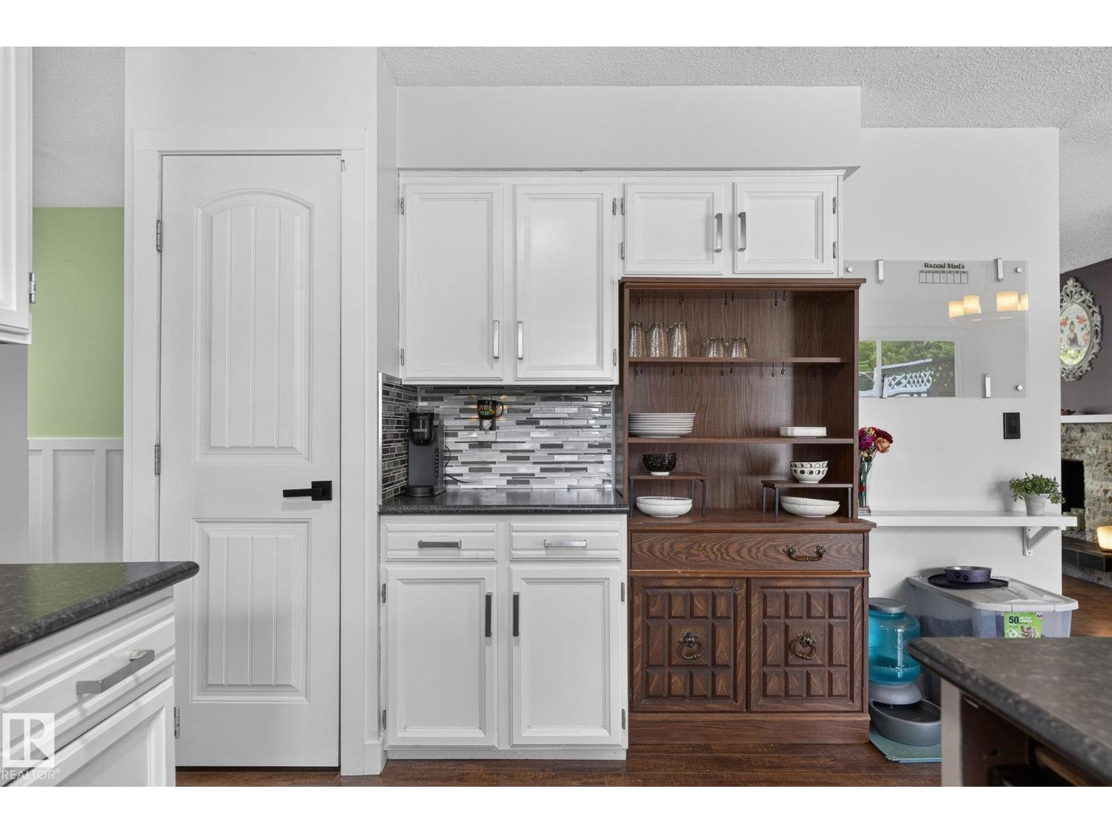 8517 95 B AV — photo 15