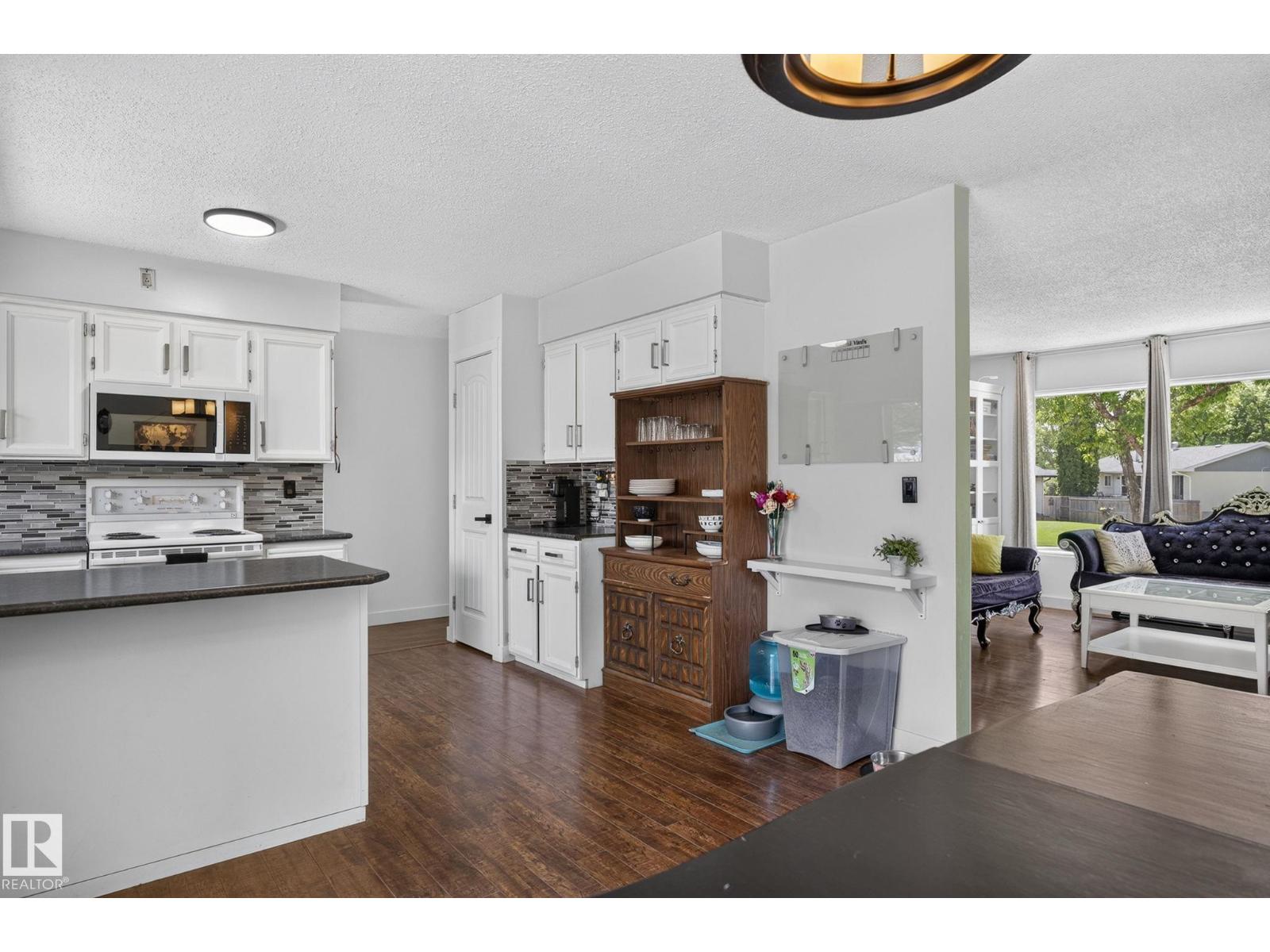 8517 95 B AV — photo 16