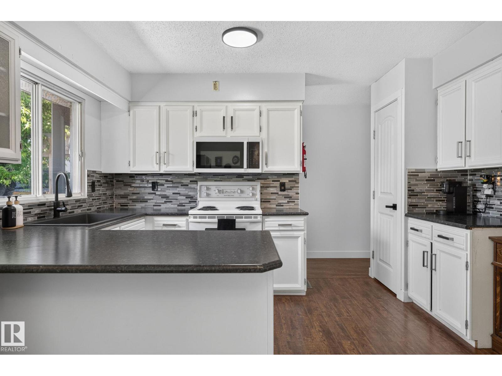 8517 95 B AV — photo 17
