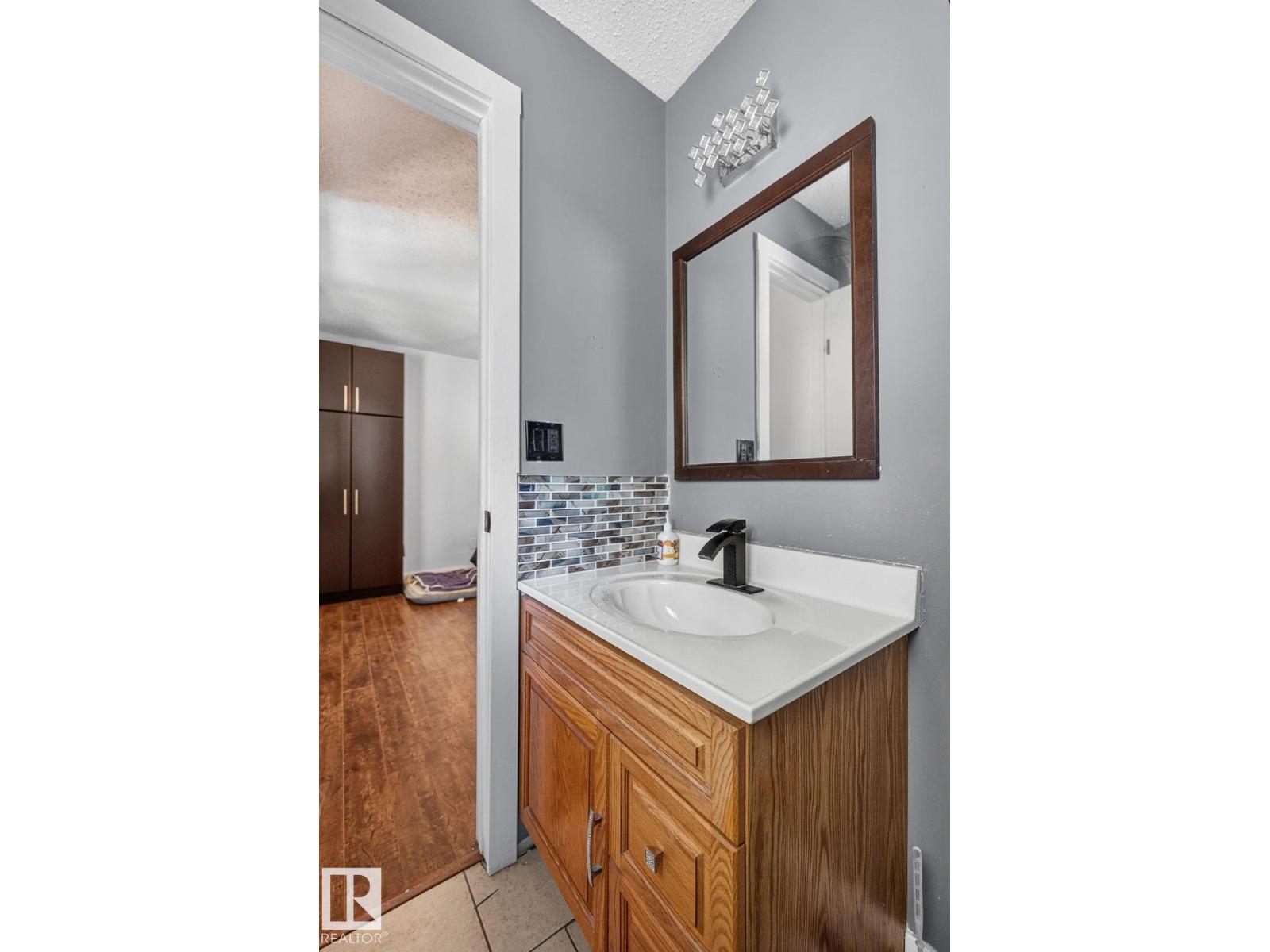 8517 95 B AV — photo 24