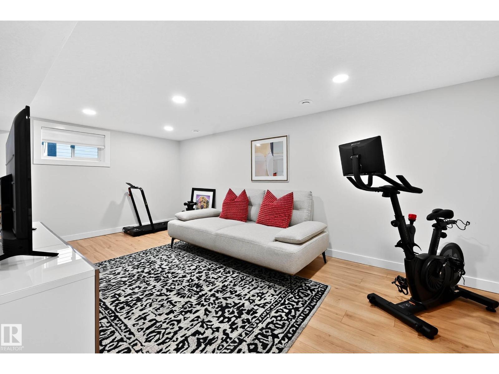 10507 69 AV NW — photo 32