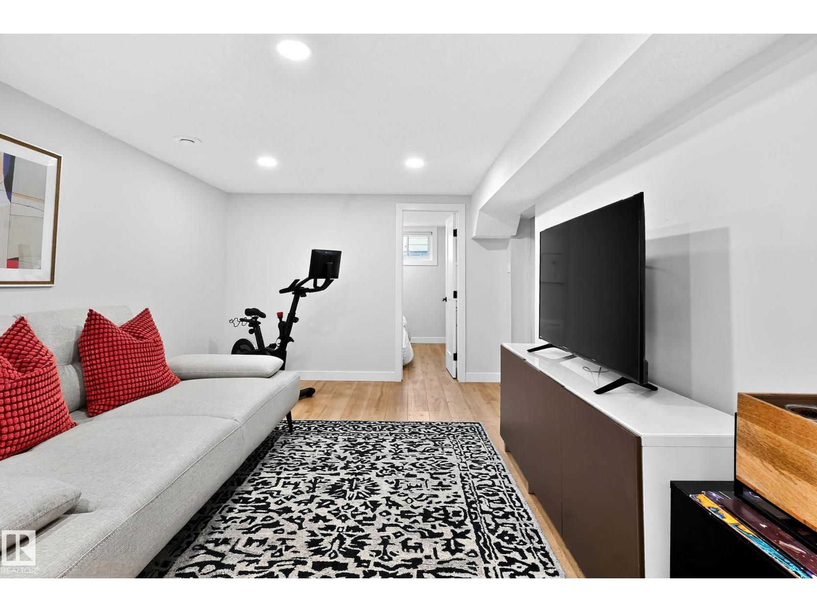 10507 69 AV NW — photo 35