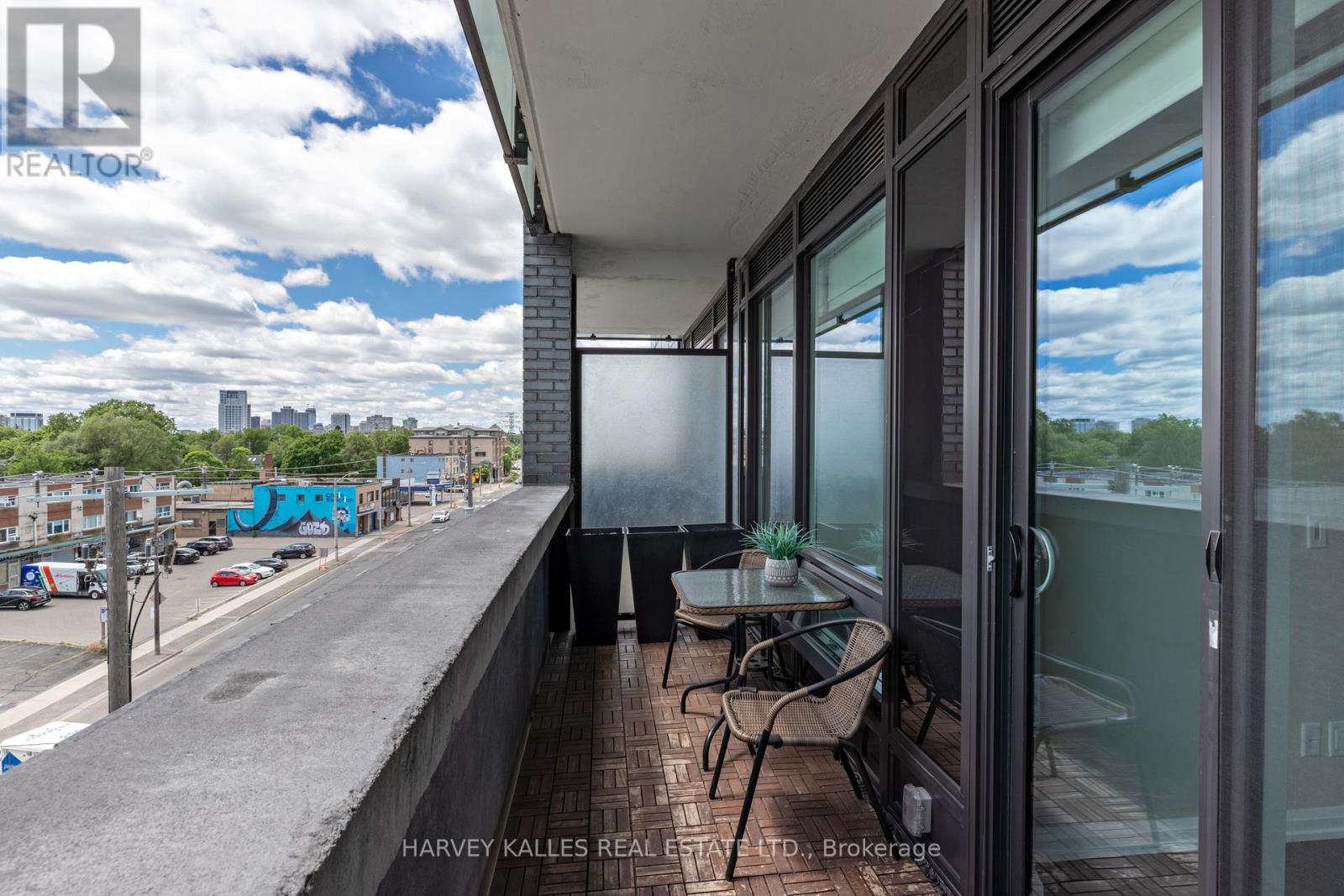 #412 4208 DUNDAS STREET W - 23