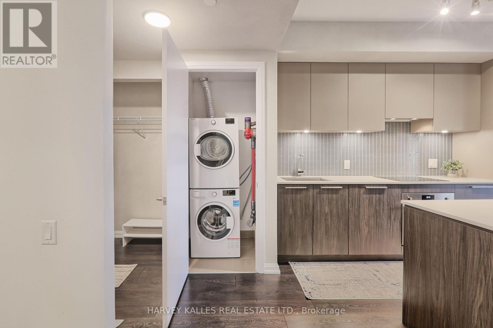 #412 4208 DUNDAS STREET W - 26