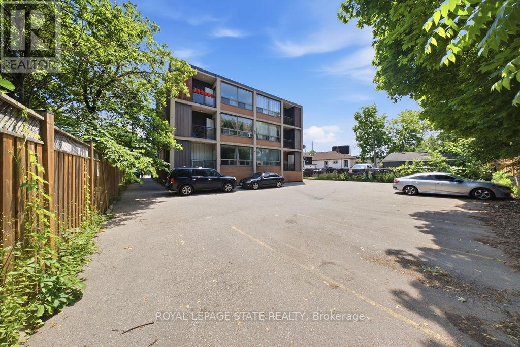 600 UPPER WELLINGTON STREET - 3