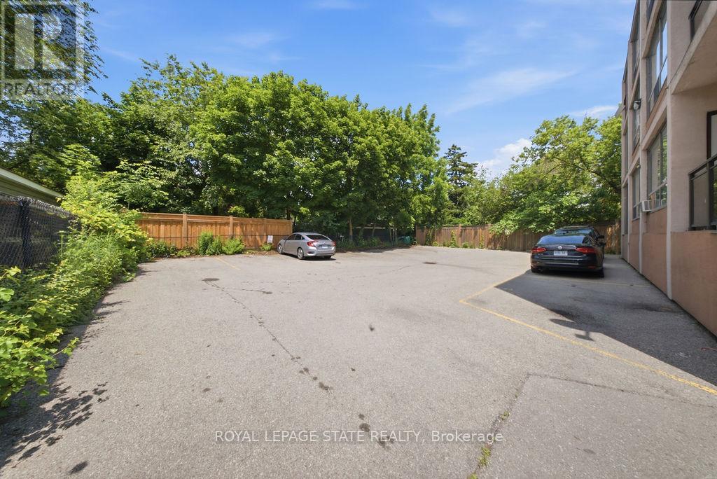 600 UPPER WELLINGTON STREET - 16