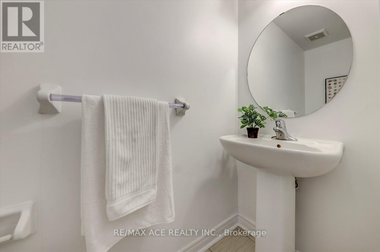 43 KAWNEER TERRACE - 11