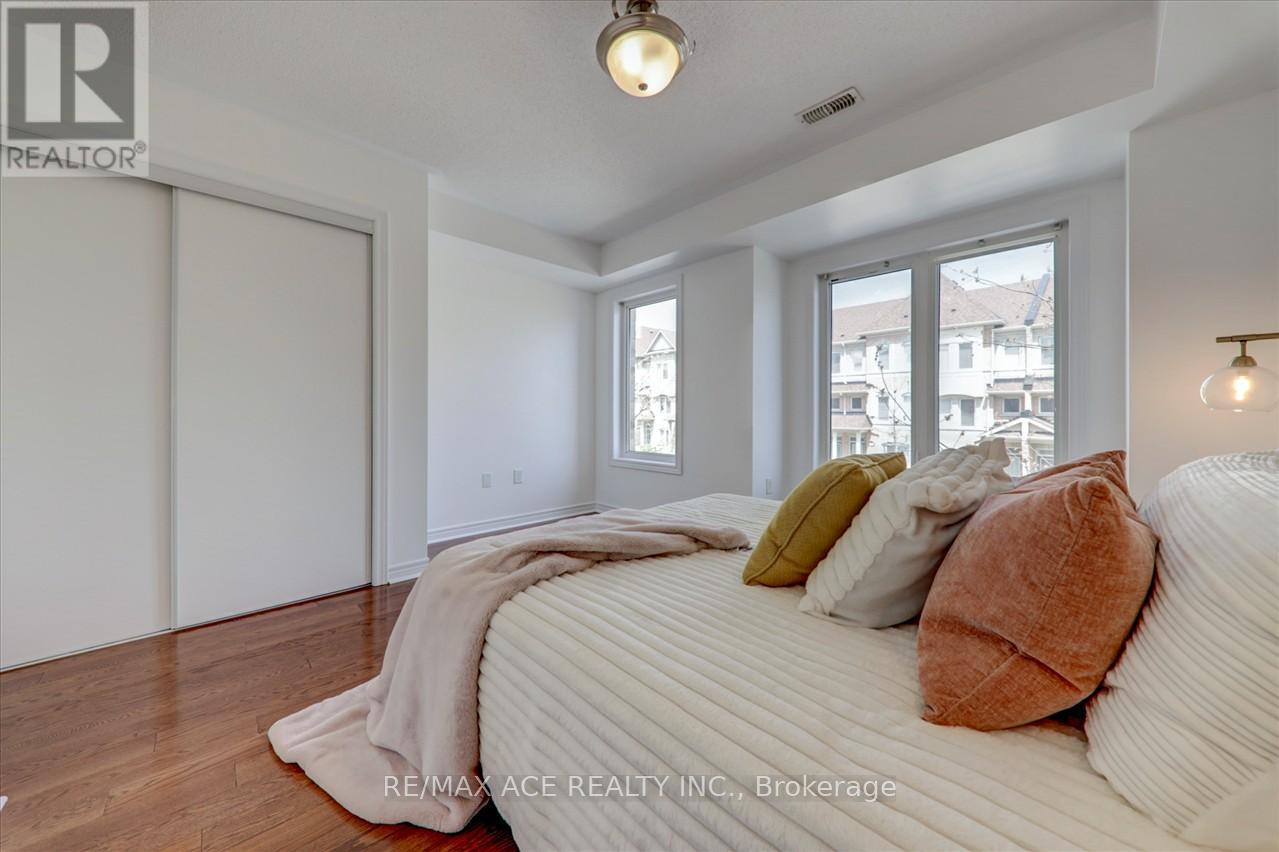 43 KAWNEER TERRACE - 21