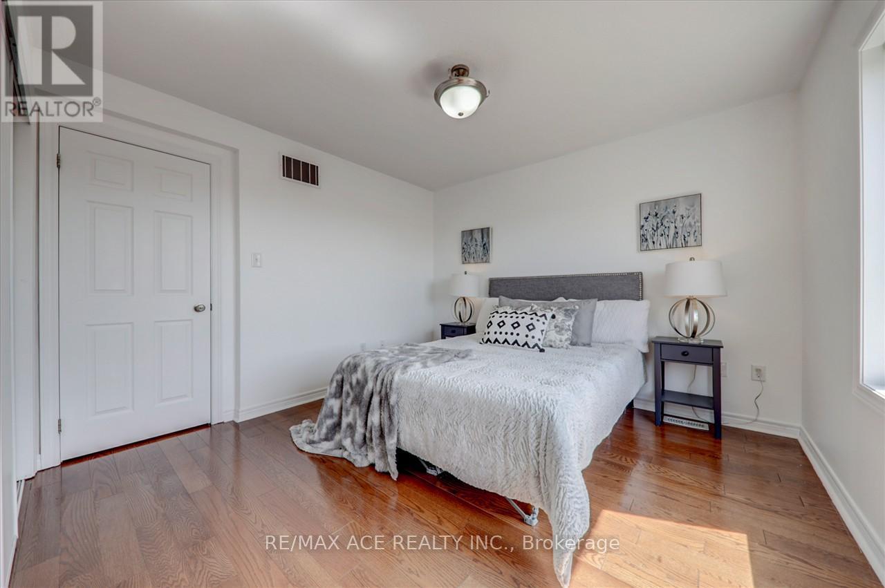 43 KAWNEER TERRACE - 25