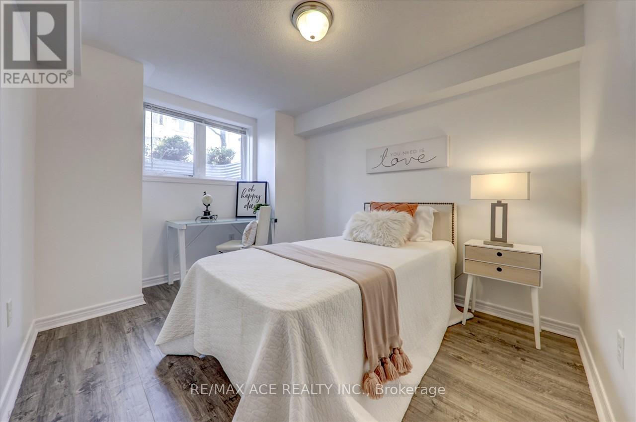 43 KAWNEER TERRACE - 31