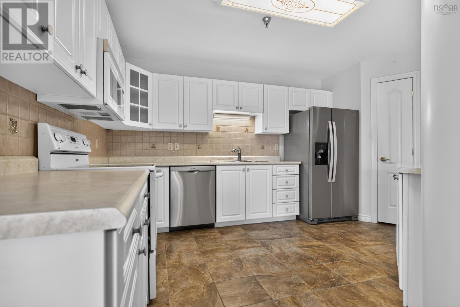 #304 114 Regency Park Drive - 13
