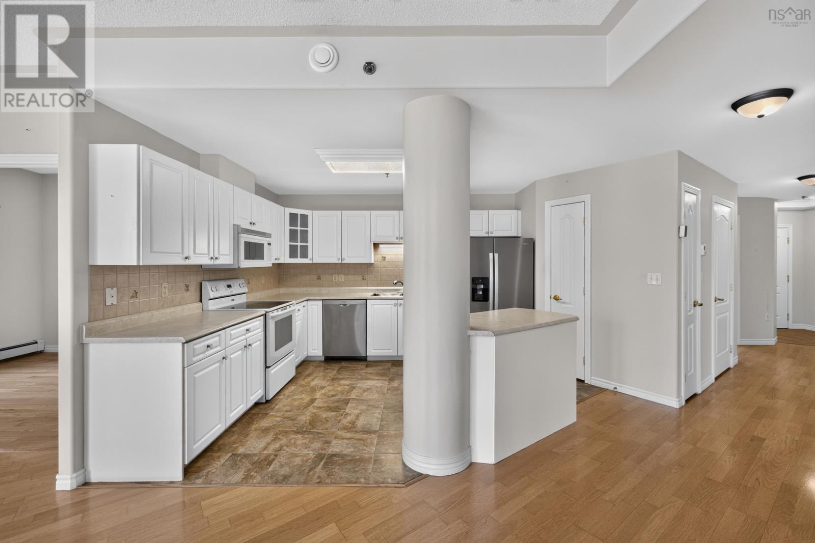 #304 114 Regency Park Drive - 29