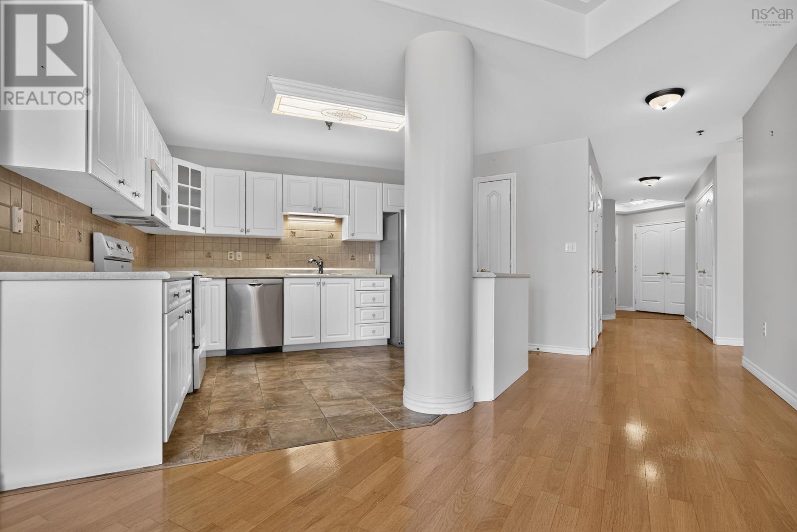 #304 114 Regency Park Drive - 12