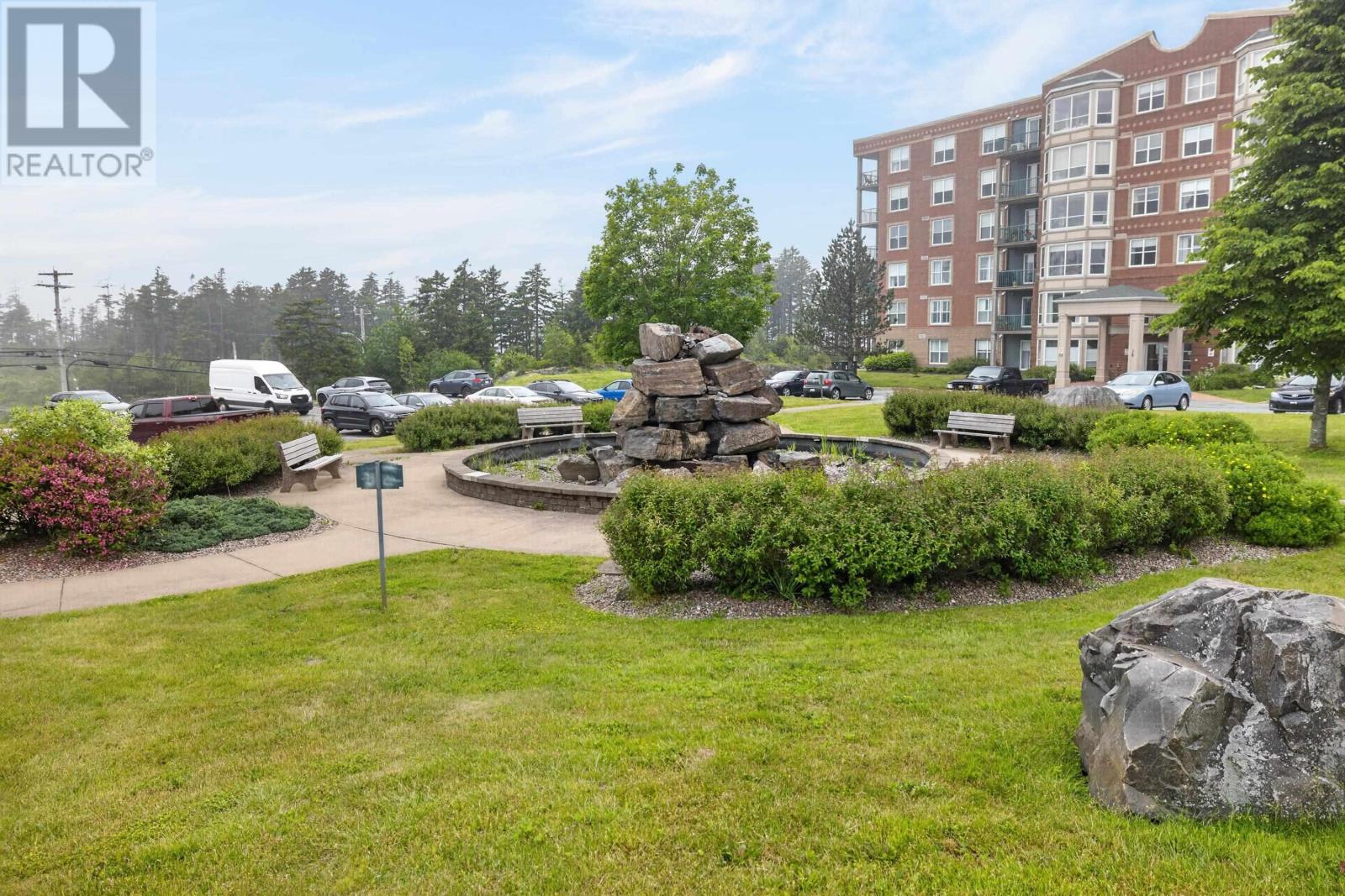 #304 114 Regency Park Drive - 40