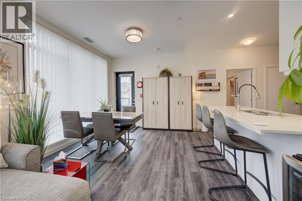 #112 690 KING Street W - 10