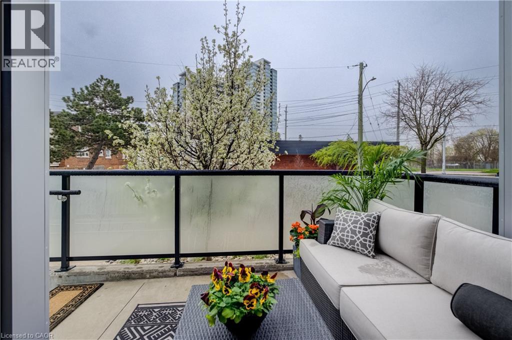#112 690 KING Street W - 26
