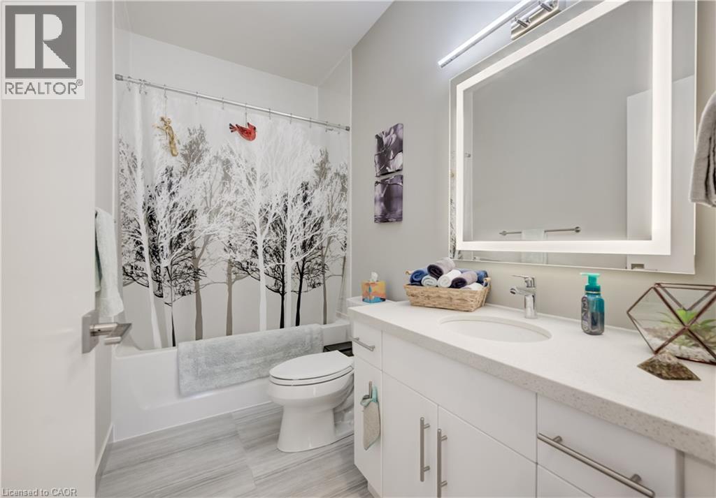 #112 690 KING Street W - 22