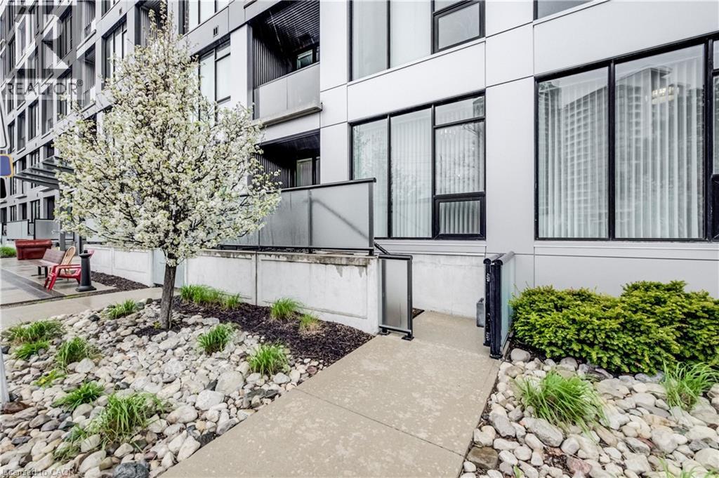#112 690 KING Street W - 27