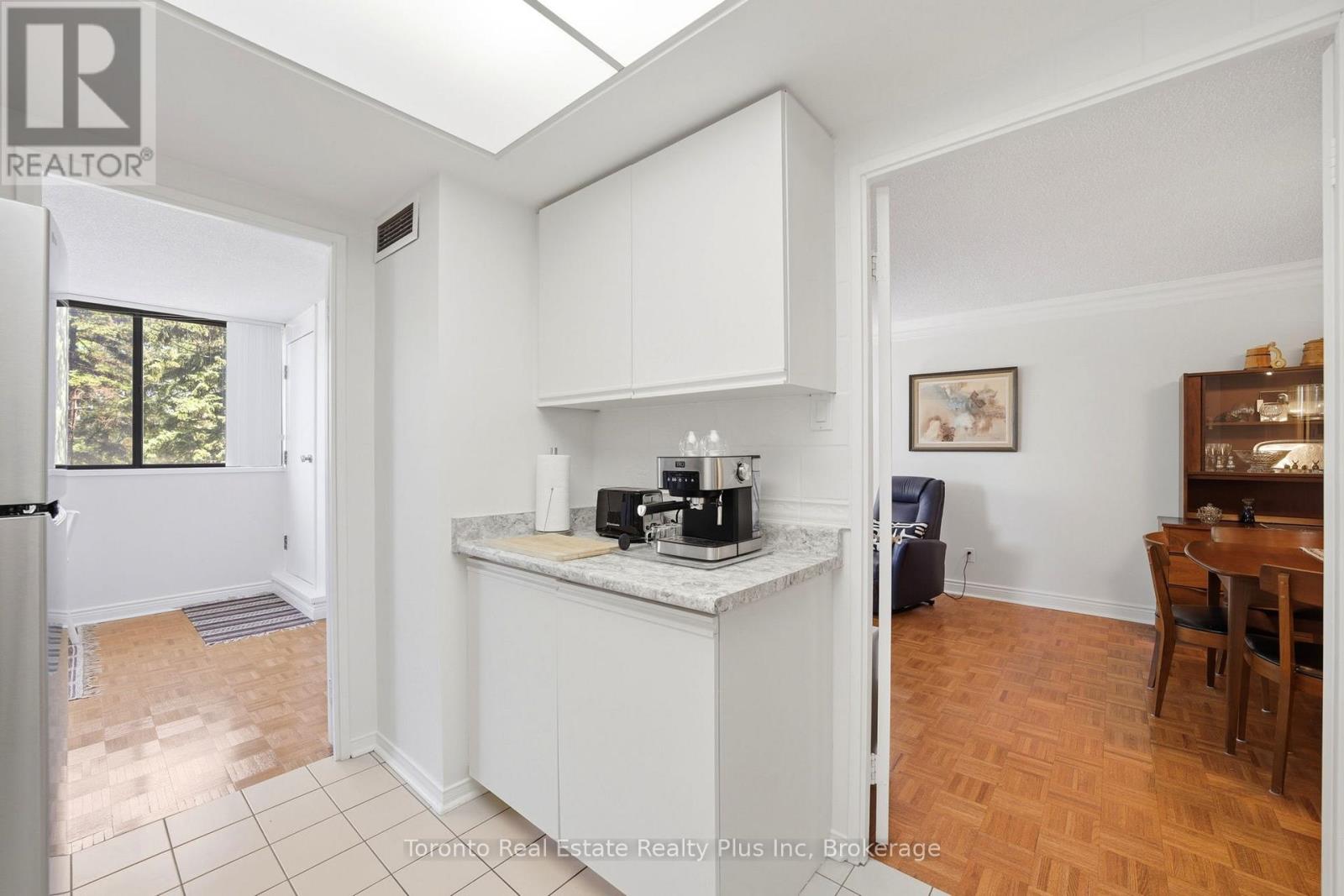 #203 1111 BOUGH BEECHES BOULEVARD - 14