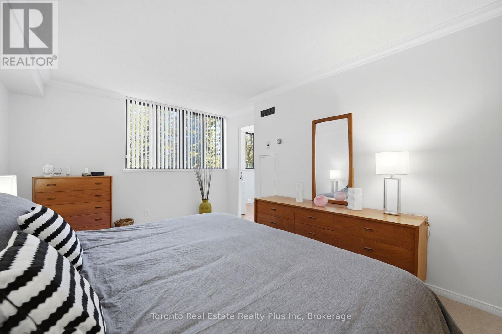 #203 1111 BOUGH BEECHES BOULEVARD - 21