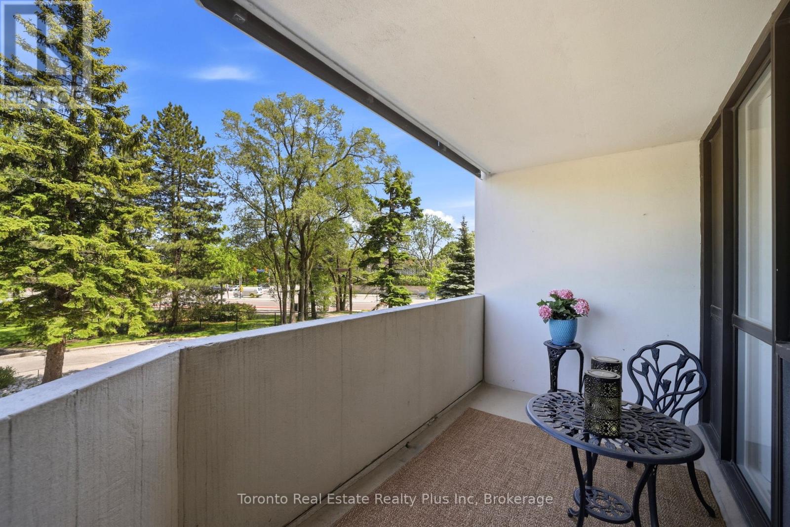 #203 1111 BOUGH BEECHES BOULEVARD - 34
